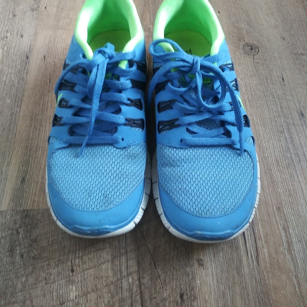 Nike free sneakers